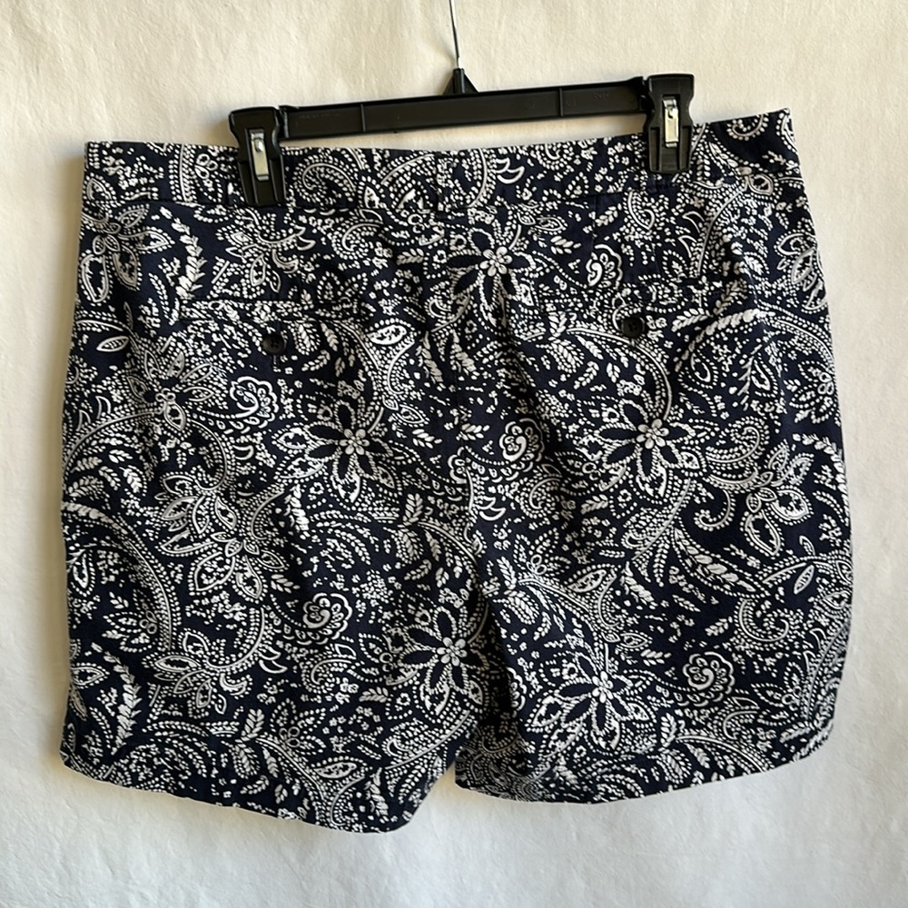Talbots navy and white paisley The Weekend stretch shorts, size 14 - Picture 4 of 8